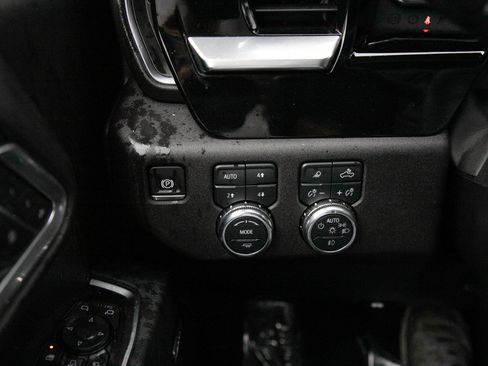Used 2025 GMC Sierra 3500 SLT w/ SLT Premium Package AWD/4WD image 23