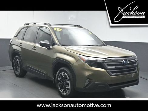 Used 2025 Subaru Forester Premium w/ Convenience Package #2 AWD/4WD image 1