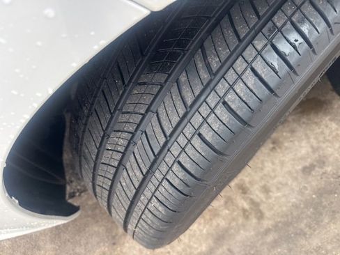 Certified 2025 Lexus ES 300h w/ Accessory Package (Z2) image 9