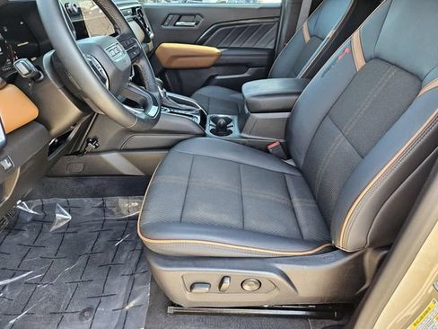 Used 2024 GMC Canyon AT4 w/ Technology Package AWD/4WD image 17