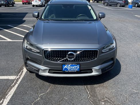 Used 2019 Volvo V90 T6 Cross Country w/ Advanced Package AWD/4WD image 9