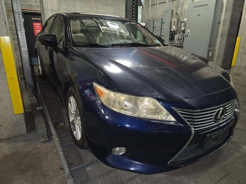 Used 2013 Lexus ES 350 w/ Luxury Pkg FWD image 4