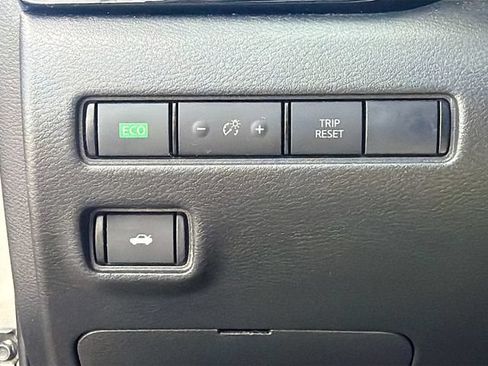 Used 2022 Nissan Sentra SR w/ SR Premium Package FWD image 10