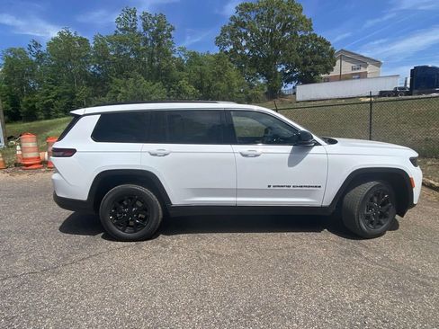 New 2026 Jeep Grand Cherokee L 2WD image 7