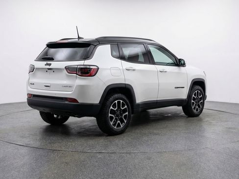 Used 2025 Jeep Compass Trailhawk AWD/4WD image 9
