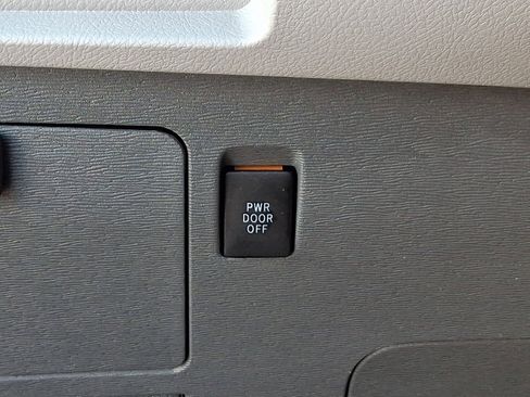 Used 2020 Toyota Sienna LE FWD image 25
