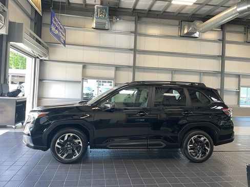 Used 2025 Subaru Forester Limited AWD/4WD image 4
