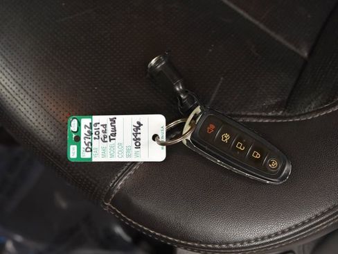 Used 2019 Ford Taurus Limited image 23