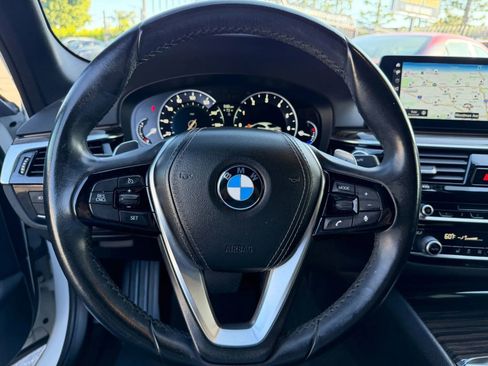 Used 2018 BMW 530i w/ Premium Package RWD image 40
