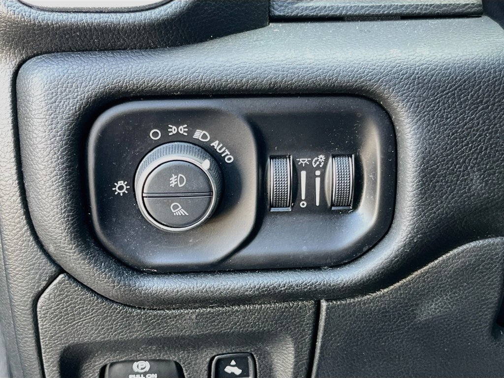 Used 2023 RAM 1500 Laramie AWD/4WD image 10