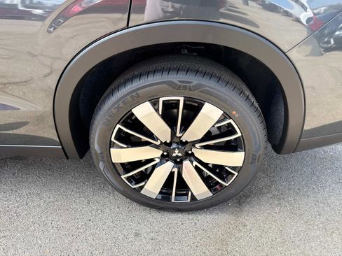 New 2025 Mitsubishi Outlander SE image 8