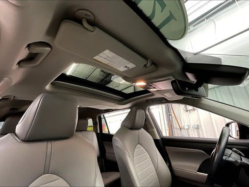 Used 2021 Toyota Highlander XLE image 7