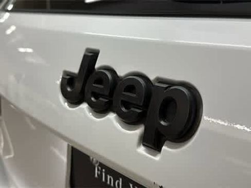 Used 2014 Jeep Grand Cherokee SRT8 w/ Luxury Group II image 9