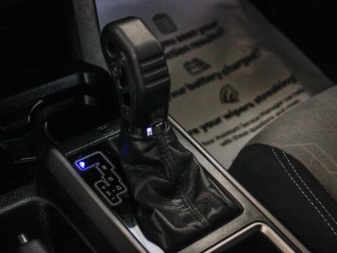 Used 2021 Toyota Tacoma TRD Off-Road w/ Technology Package image 19