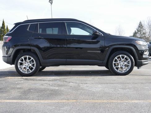 Used 2024 Jeep Compass Latitude image 7