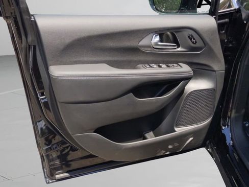 New 2026 Chrysler Pacifica Select image 12
