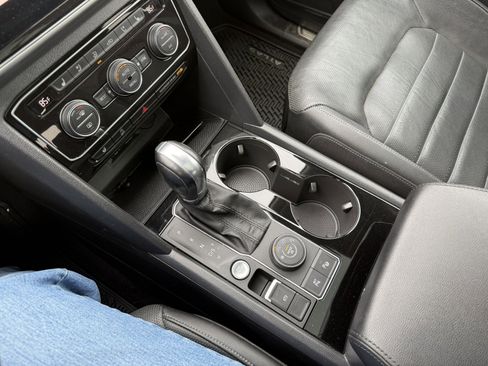 Used 2019 Volkswagen Atlas SEL Premium image 19