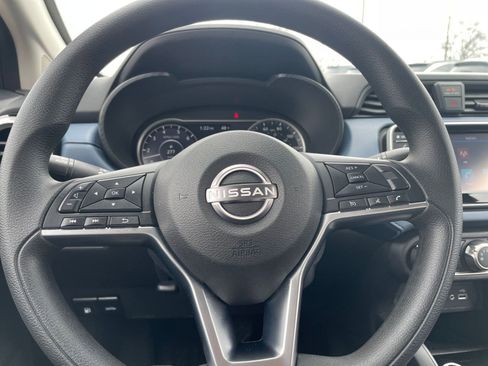 Used 2025 Nissan Versa SV image 27