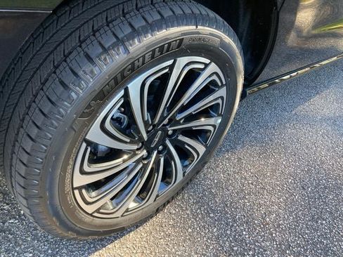 New 2025 Lincoln Navigator L Black Label image 15