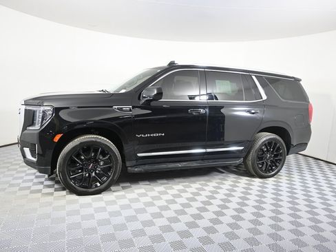 Used 2023 GMC Yukon SLT image 2