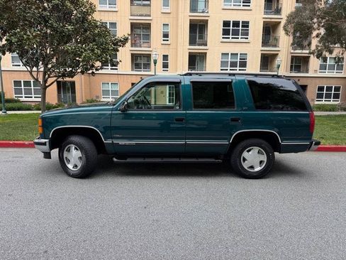 Used 1997 GMC Yukon 4WD 4-Door w/ Marketing Opt Pkg 5 image 3