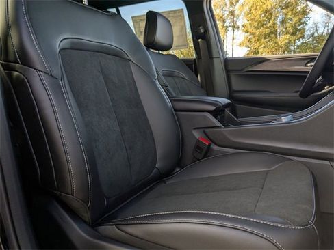 New 2025 Jeep Grand Cherokee Altitude image 37