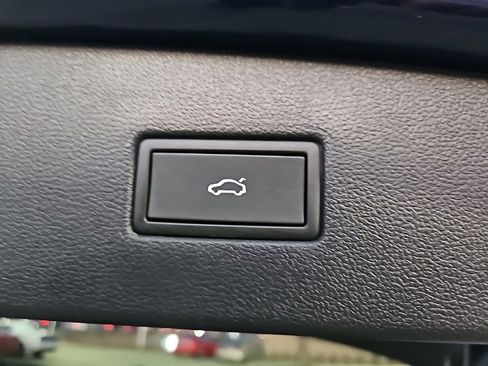 Used 2024 Volkswagen Tiguan SEL R-Line image 33