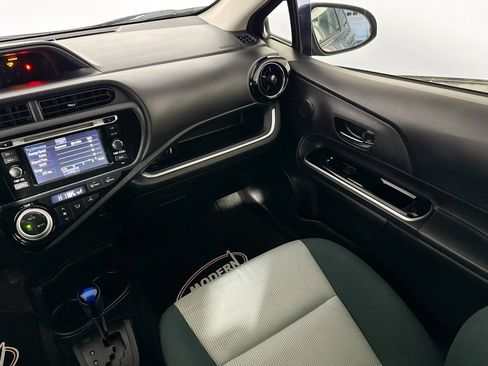 Used 2016 Toyota Prius C Two image 27