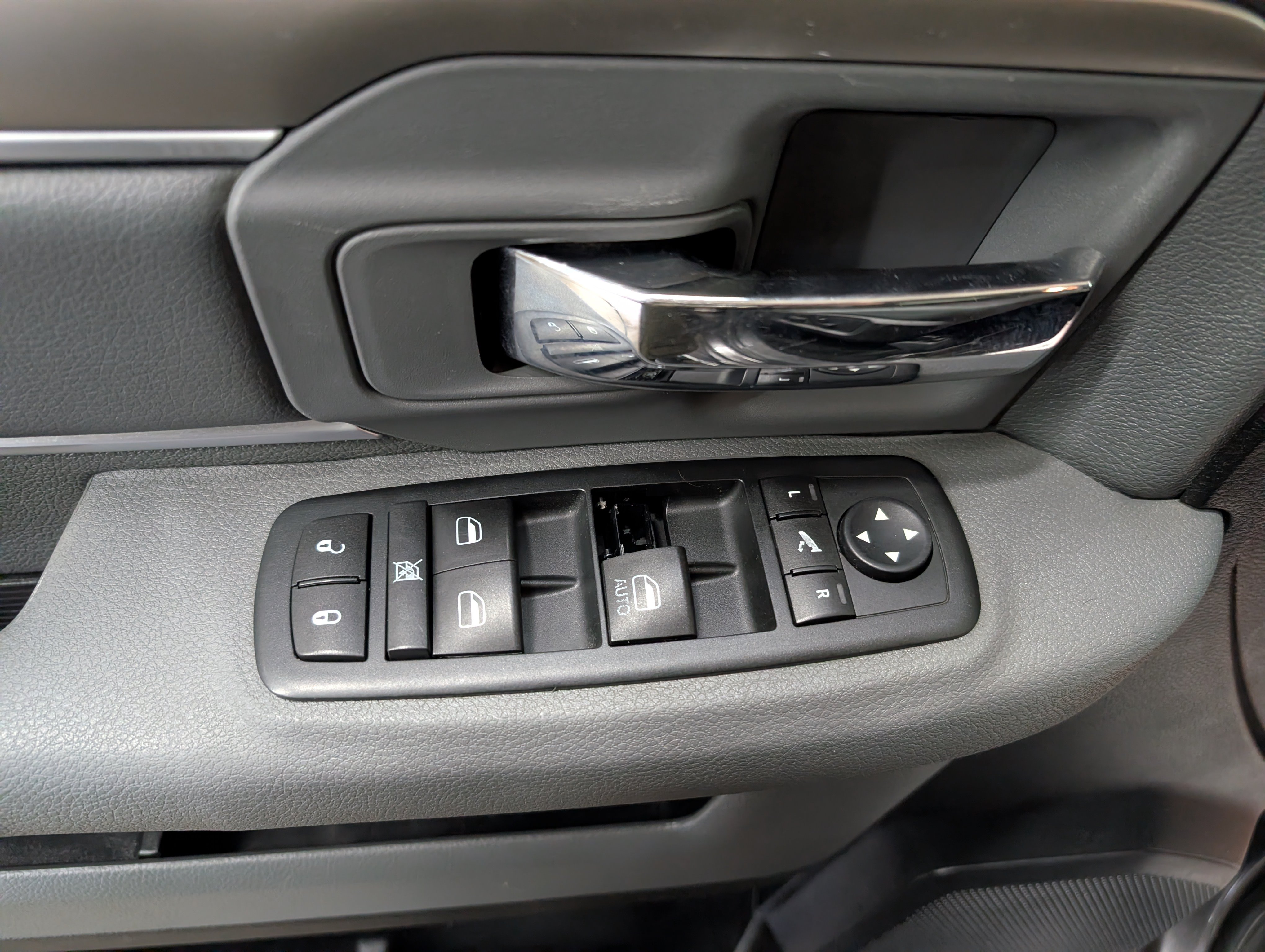 Used 2015 RAM 1500 Outdoorsman AWD/4WD image 6
