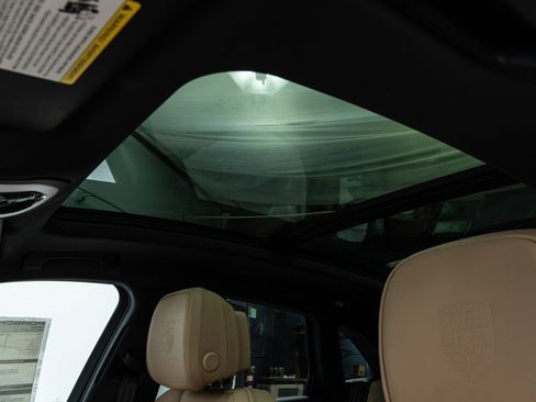 Used 2025 Porsche Macan image 23