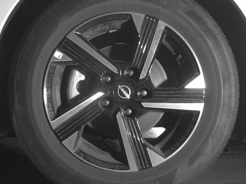 Used 2025 Nissan Sentra SV FWD image 11