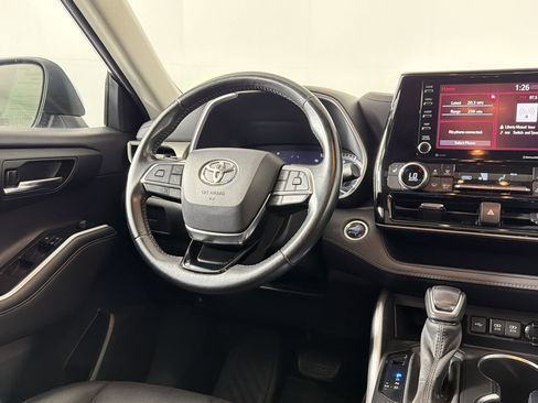 Used 2021 Toyota Highlander XLE AWD/4WD image 26