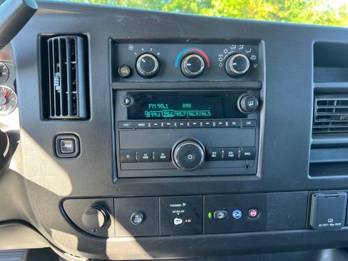 Used 2022 Chevrolet Express 2500 Extended w/ Driver Convenience Package image 18