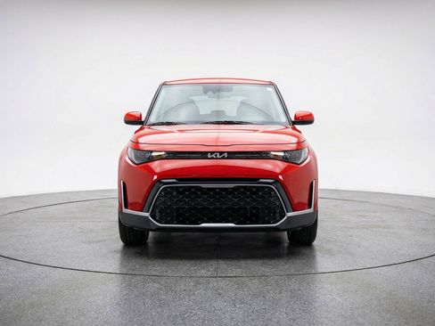 Used 2025 Kia Soul LX w/ LX Technology Package image 2