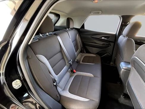 Used 2025 Chevrolet TrailBlazer LT AWD/4WD image 17