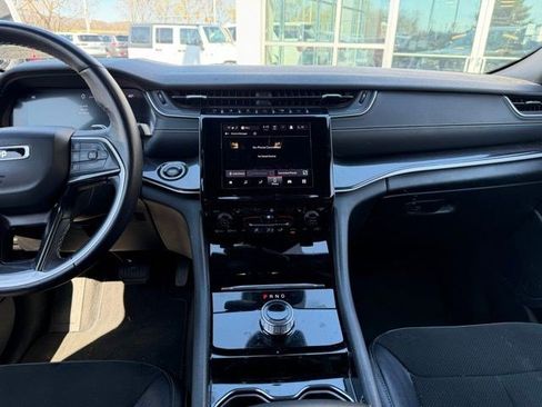 Used 2021 Jeep Grand Cherokee L Laredo image 6