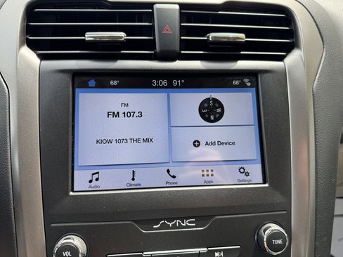 Used 2019 Ford Fusion SE FWD image 16