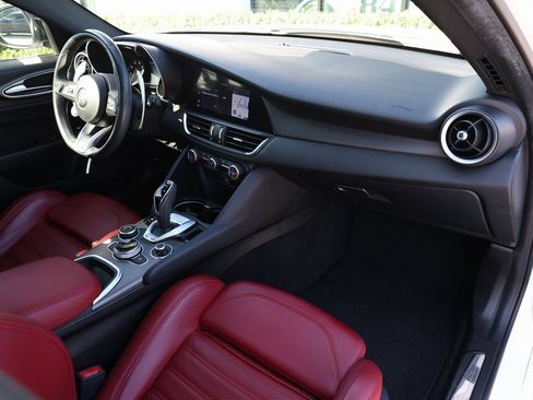 Used 2022 Alfa Romeo Giulia Veloce image 18