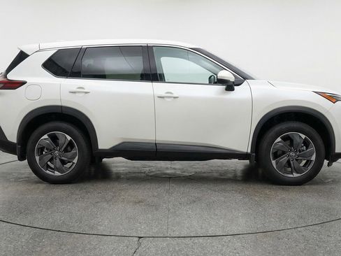 Used 2025 Nissan Rogue SV image 11