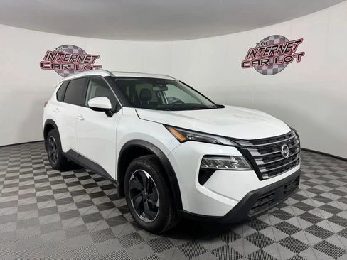 Used 2024 Nissan Rogue SV w/ SV Premium Package AWD/4WD image 9