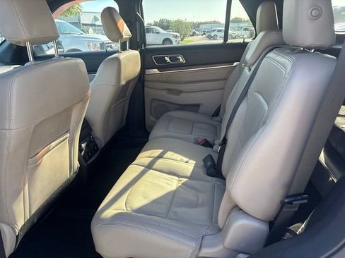 Used 2019 Ford Explorer Limited w/ Ford Safe & Smart Package FWD image 10