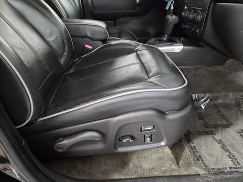 Used 2010 HUMMER H3 Alpha image 32