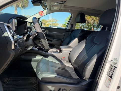 Used 2023 Kia Sorento S w/ Panoramic Sunroof Package image 8