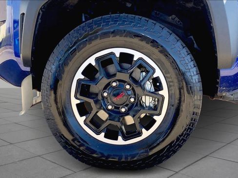 Used 2025 Toyota Tacoma TRD Off-Road image 9