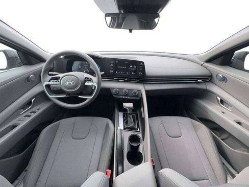 New 2026 Hyundai Elantra SE FWD image 13