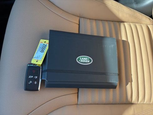 Used 2025 Land Rover Discovery Dynamic SE AWD/4WD image 22