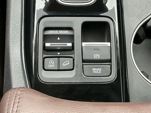 Used 2025 Honda Pilot Elite image 16