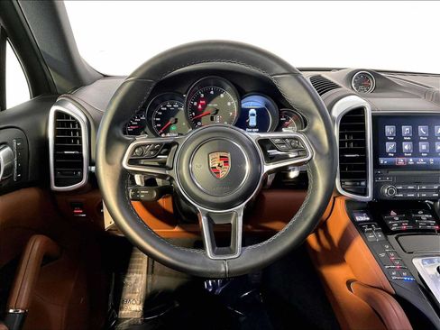 Used 2017 Porsche Cayenne Platinum Edition AWD/4WD image 15