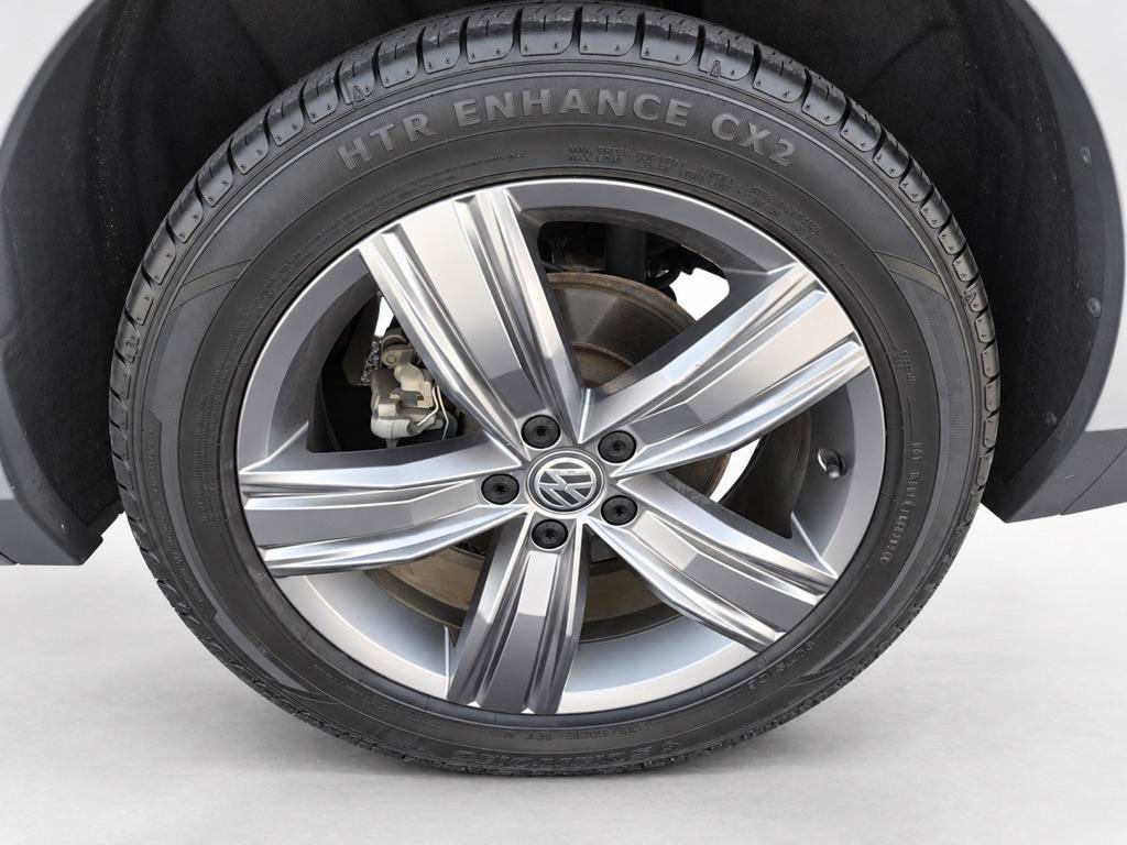Used 2020 Volkswagen Tiguan SEL AWD/4WD image 18