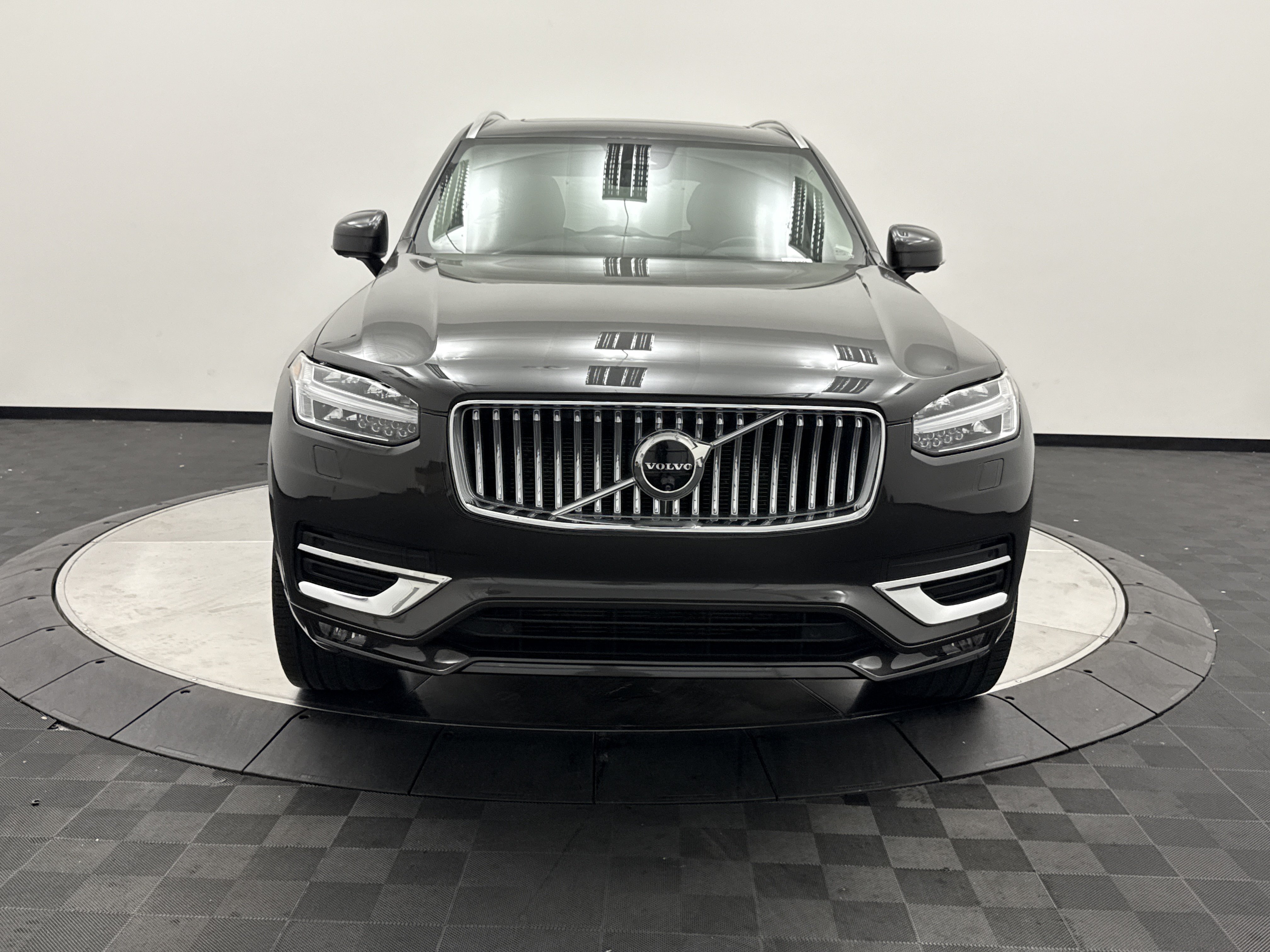 Certified 2024 Volvo XC90 B6 Plus w/ Protection Package Premier AWD/4WD image 2